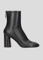 Botines Belinda 85 de Lola Cruz en color negro