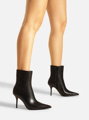 Bota Arezzo negra de tacón alto fino