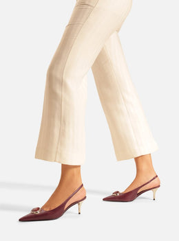 Slingback Arezzo color vino con pedrería