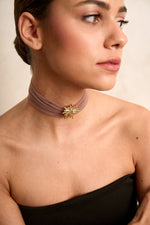Choker Nebulosa rosa con broche estrella de Dosprimeras