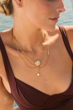 Collar Papillón de Dosprimeras con cadenas doradas y circonitas