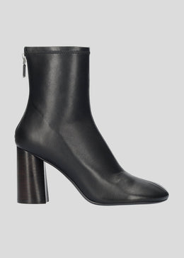 Botines Belinda 85 de Lola Cruz en color negro