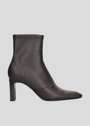 Botines Hanna 80 de Lola Cruz en color chocolate